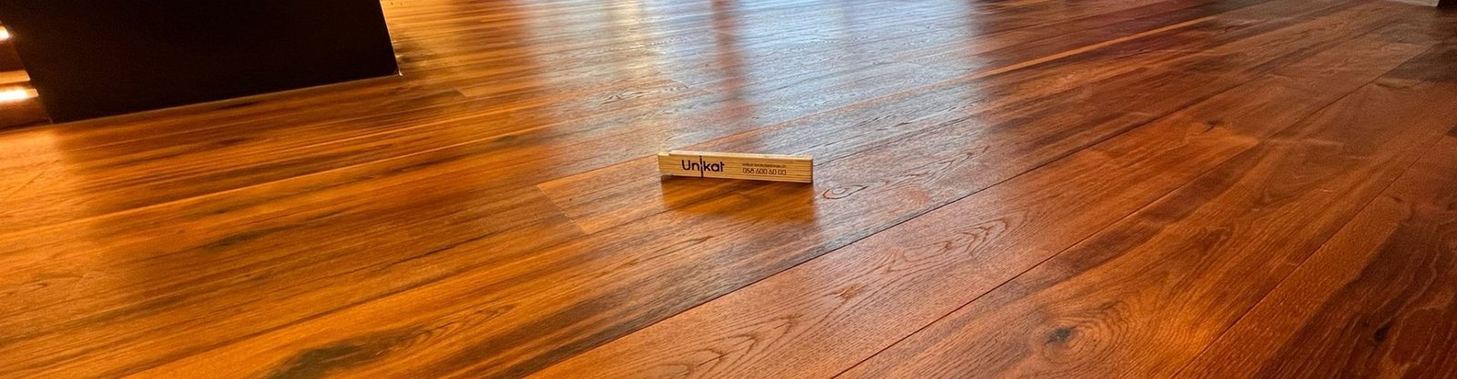 Boden aus Holz im warmen Licht